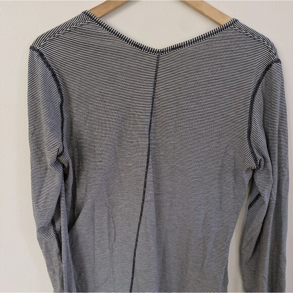 Lululemon Yogini 5 Year Long Sleeve Tee Tonka Stripe Black White Est. Size 10 - Picture 7 of 11